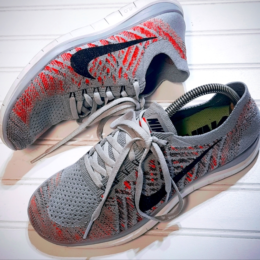 Nike free 4.0 flyknit size 8 W